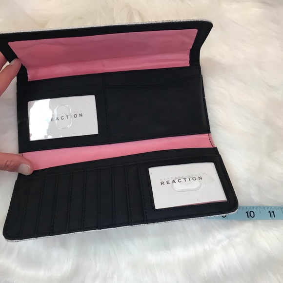 NWOT Kenneth Cole Reaction silver wallet - Picture 2 of 3